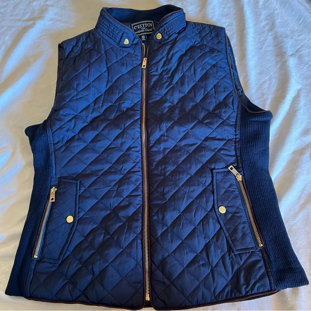 Womens zip up puff pocketed vest size 1XL